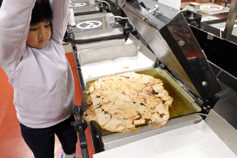 ジュジュジューっと焼きあがりを待つ。